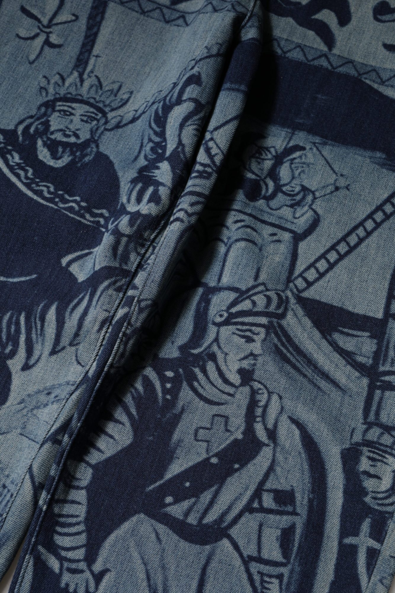 Dolce & Gabbana Blaue Graphic Print Tapered Denim Jeans – Bild 5