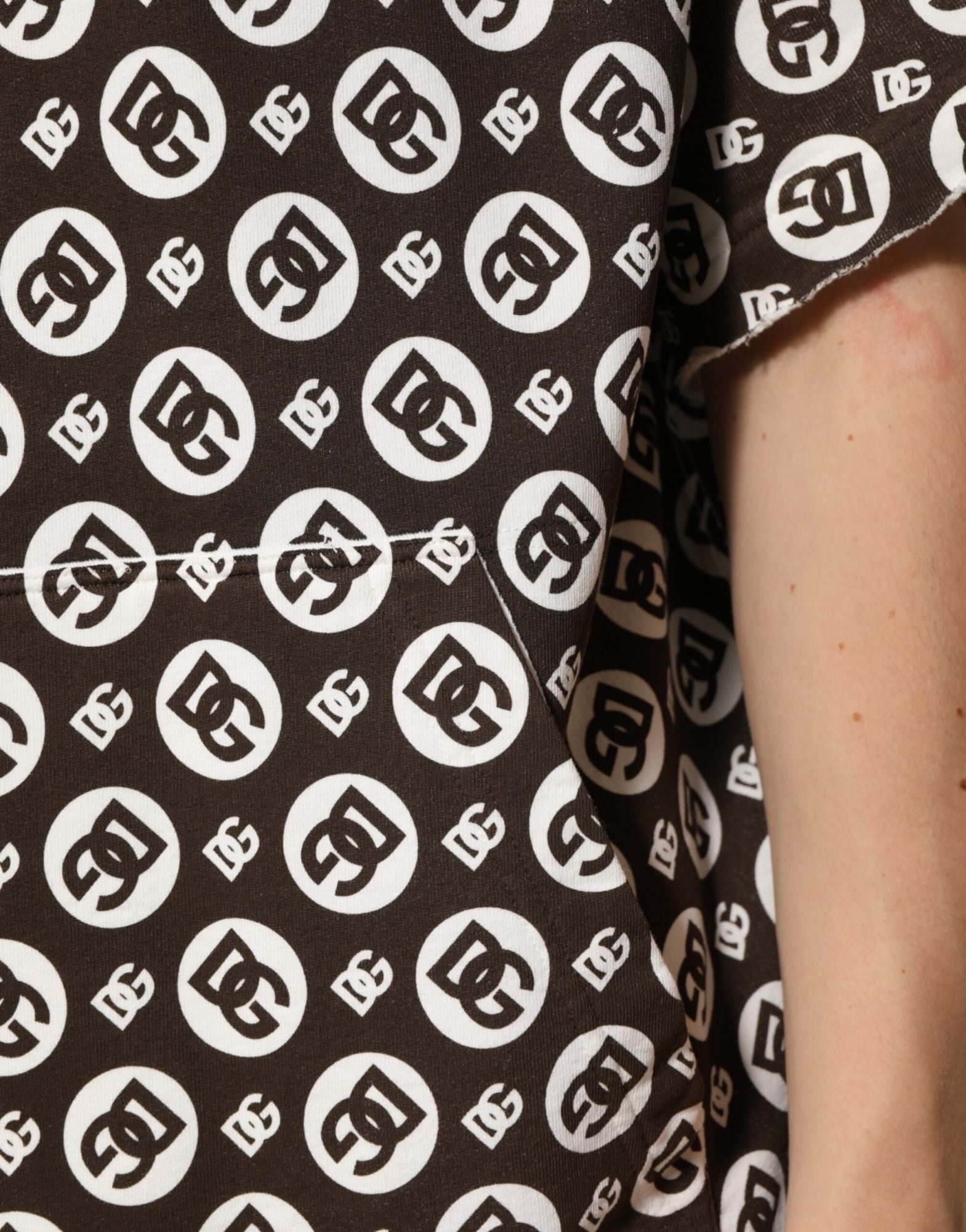 Dolce & Gabbana Braun Weiß DG Logo Kurzer Kapuzenpullover – Bild 6