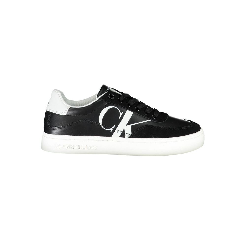 Calvin Klein Schlichte schwarze SchnĂŒrsenkel-Sneakers mit kontrastierenden Details