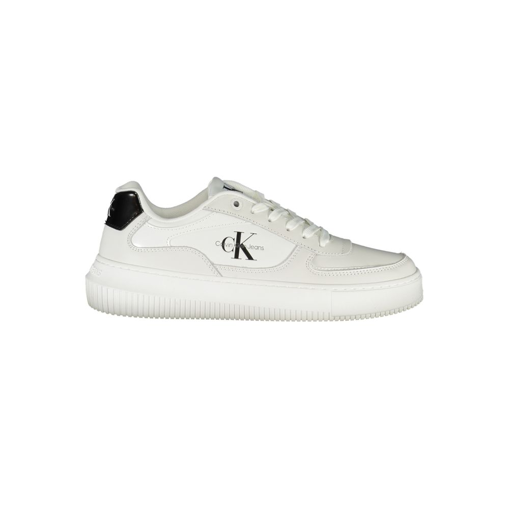 Calvin Klein Schlichte weiĂe SchnĂŒrsenkel-Sneakers mit kontrastierenden Details